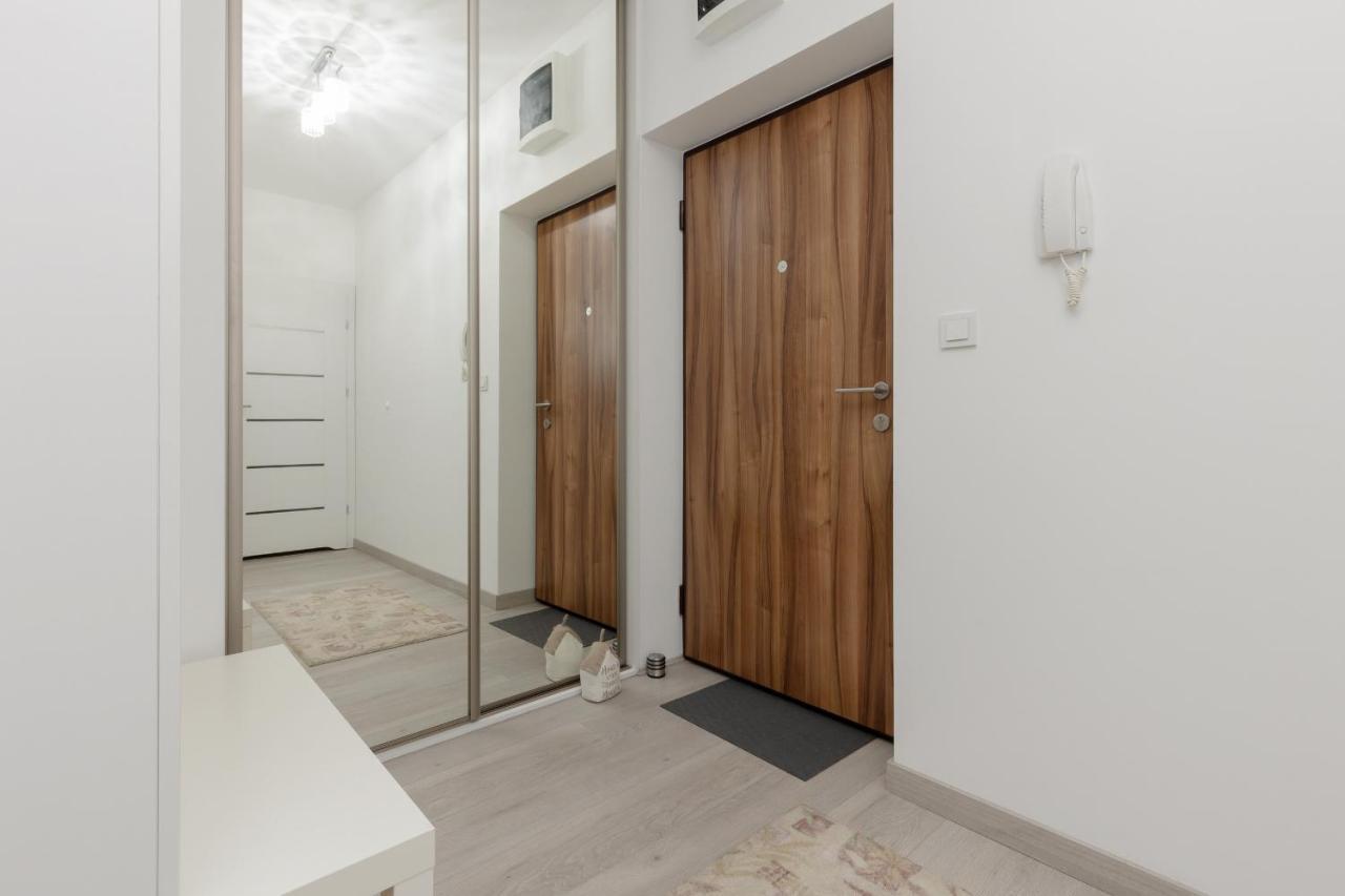 Cozy Apartment With Parking Bakalarska By Noclegi Renters Варшава Екстер'єр фото