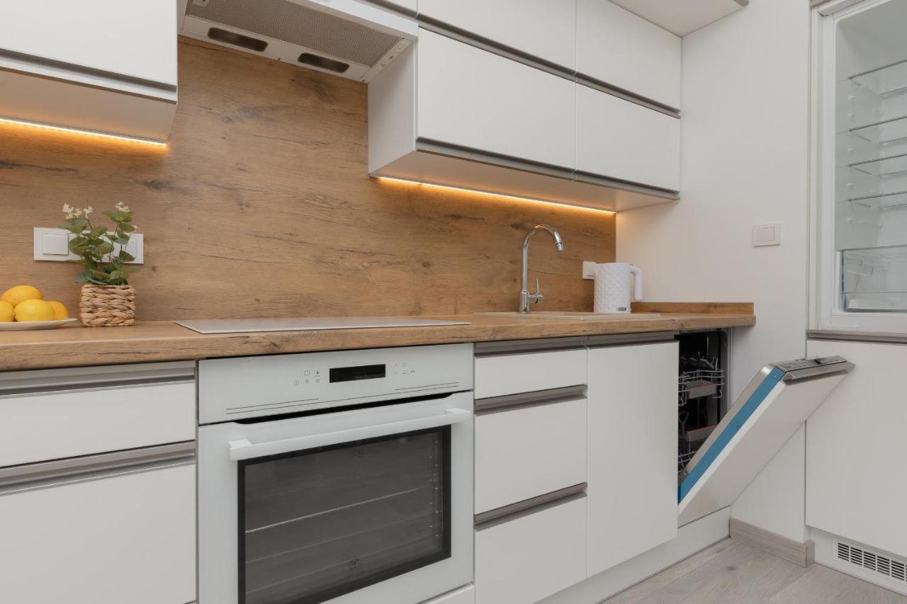 Cozy Apartment With Parking Bakalarska By Noclegi Renters Варшава Екстер'єр фото