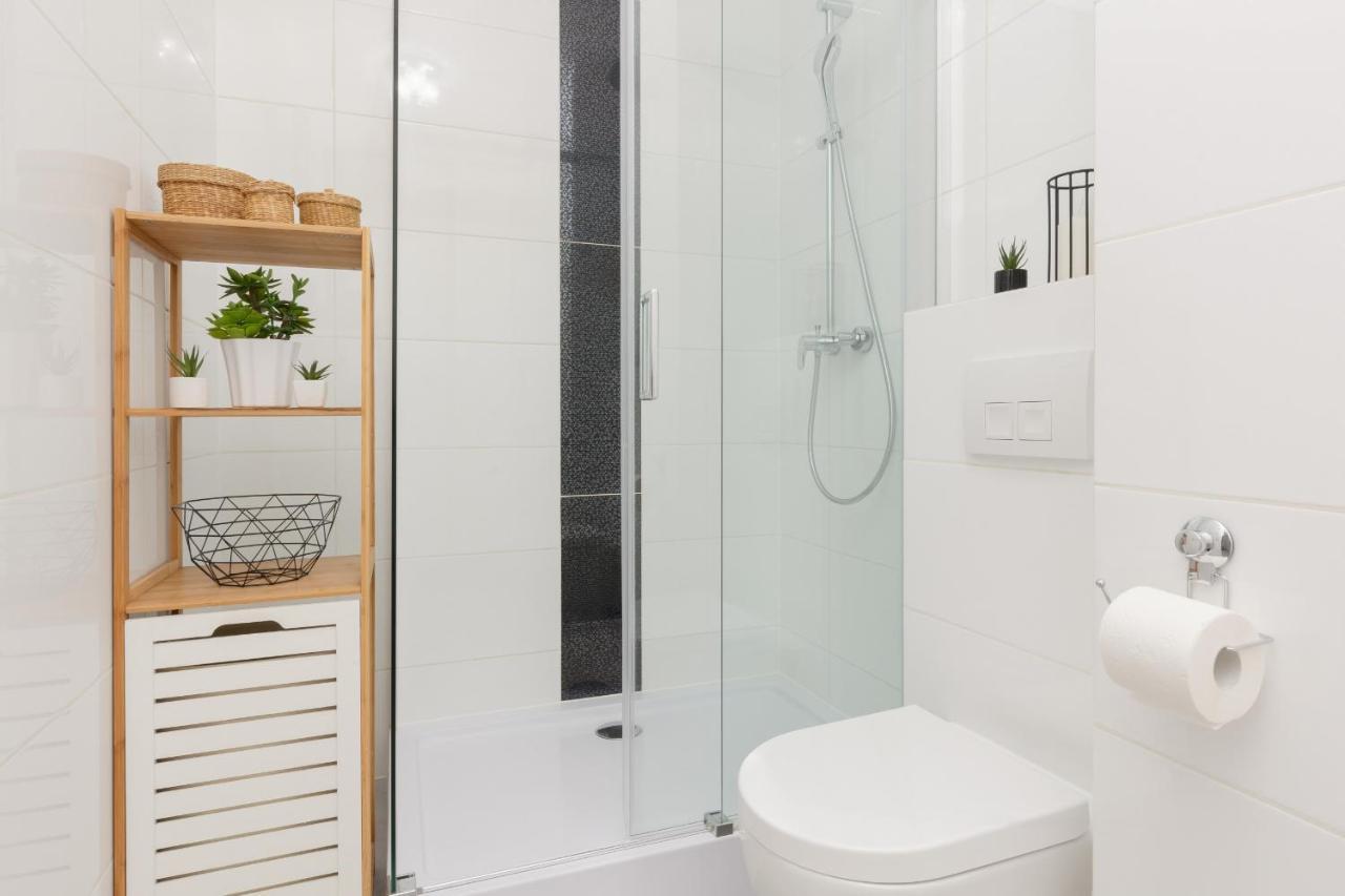 Cozy Apartment With Parking Bakalarska By Noclegi Renters Варшава Екстер'єр фото