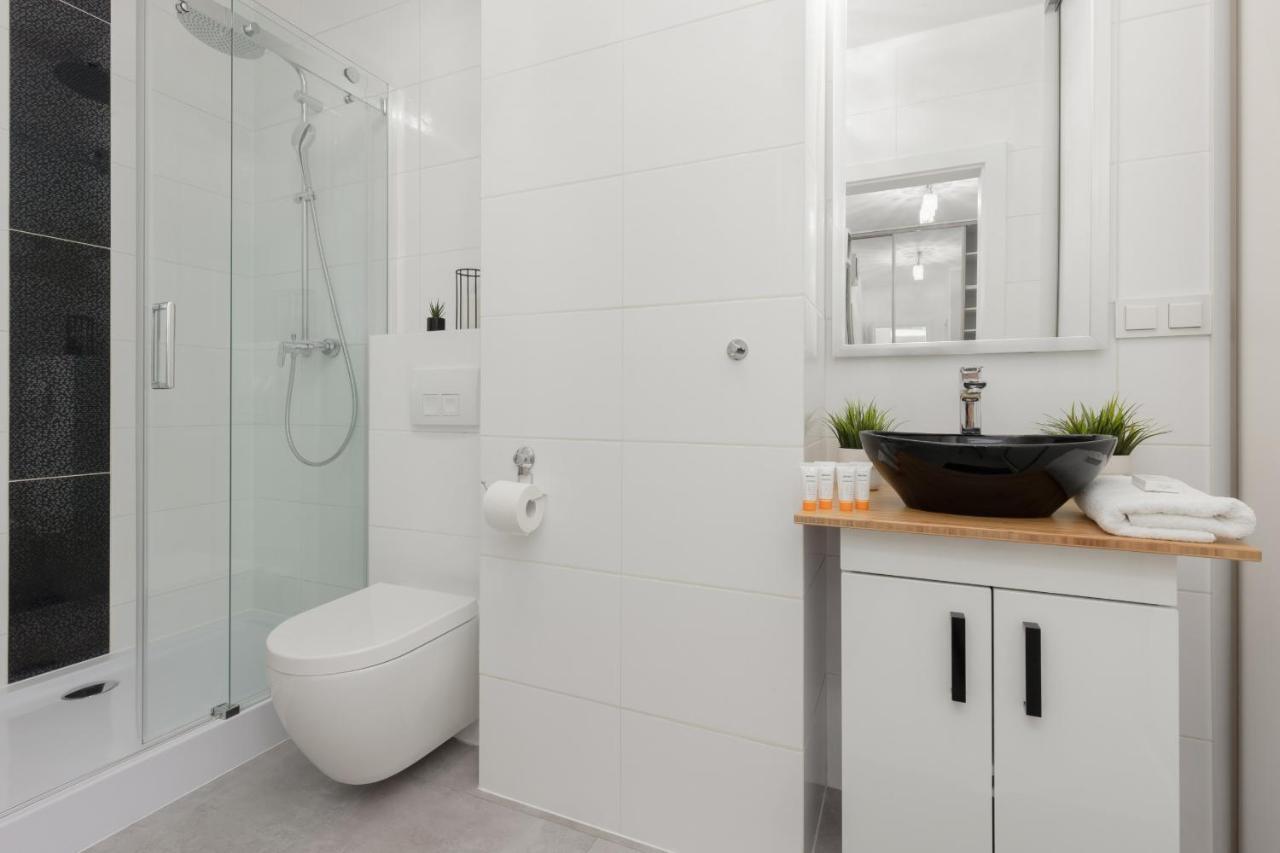 Cozy Apartment With Parking Bakalarska By Noclegi Renters Варшава Екстер'єр фото